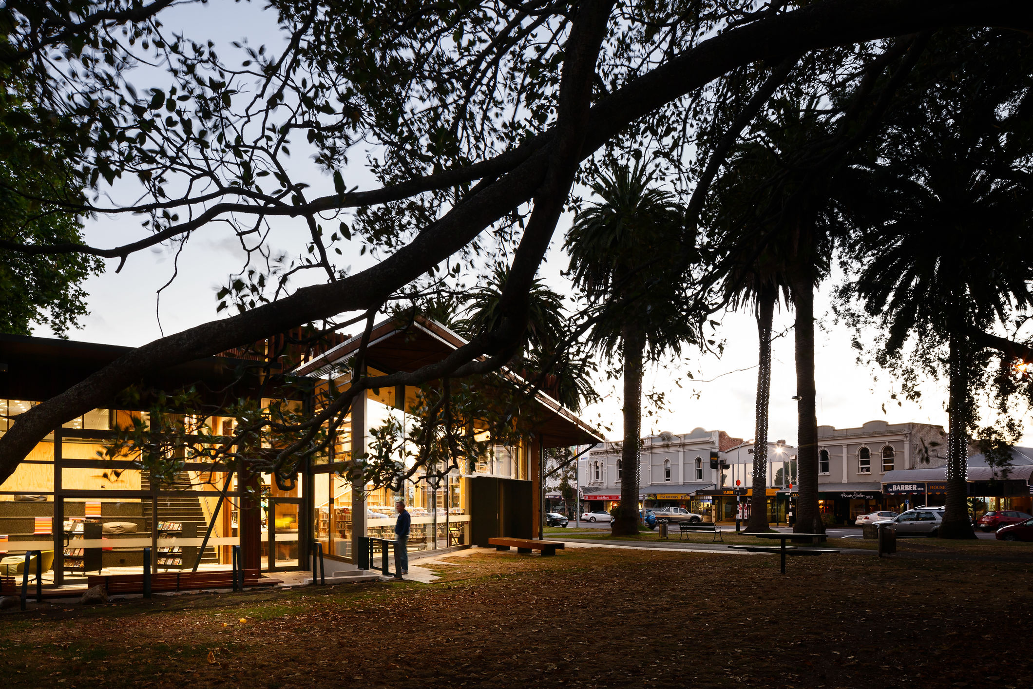 Te Pātaka Kōrero o Te Hau Kapua
Devonport Library