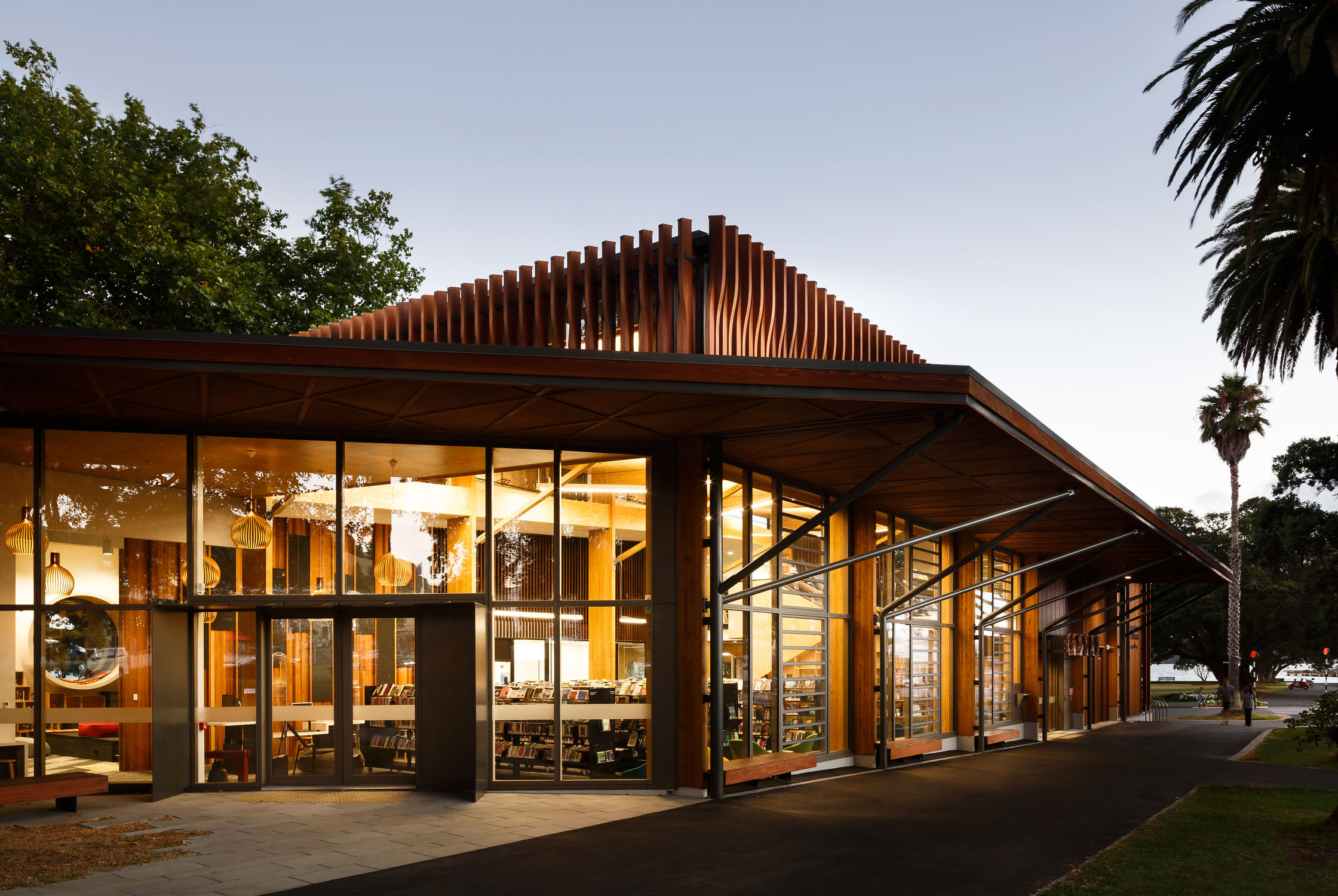 Te Pātaka Kōrero o Te Hau Kapua
Devonport Library